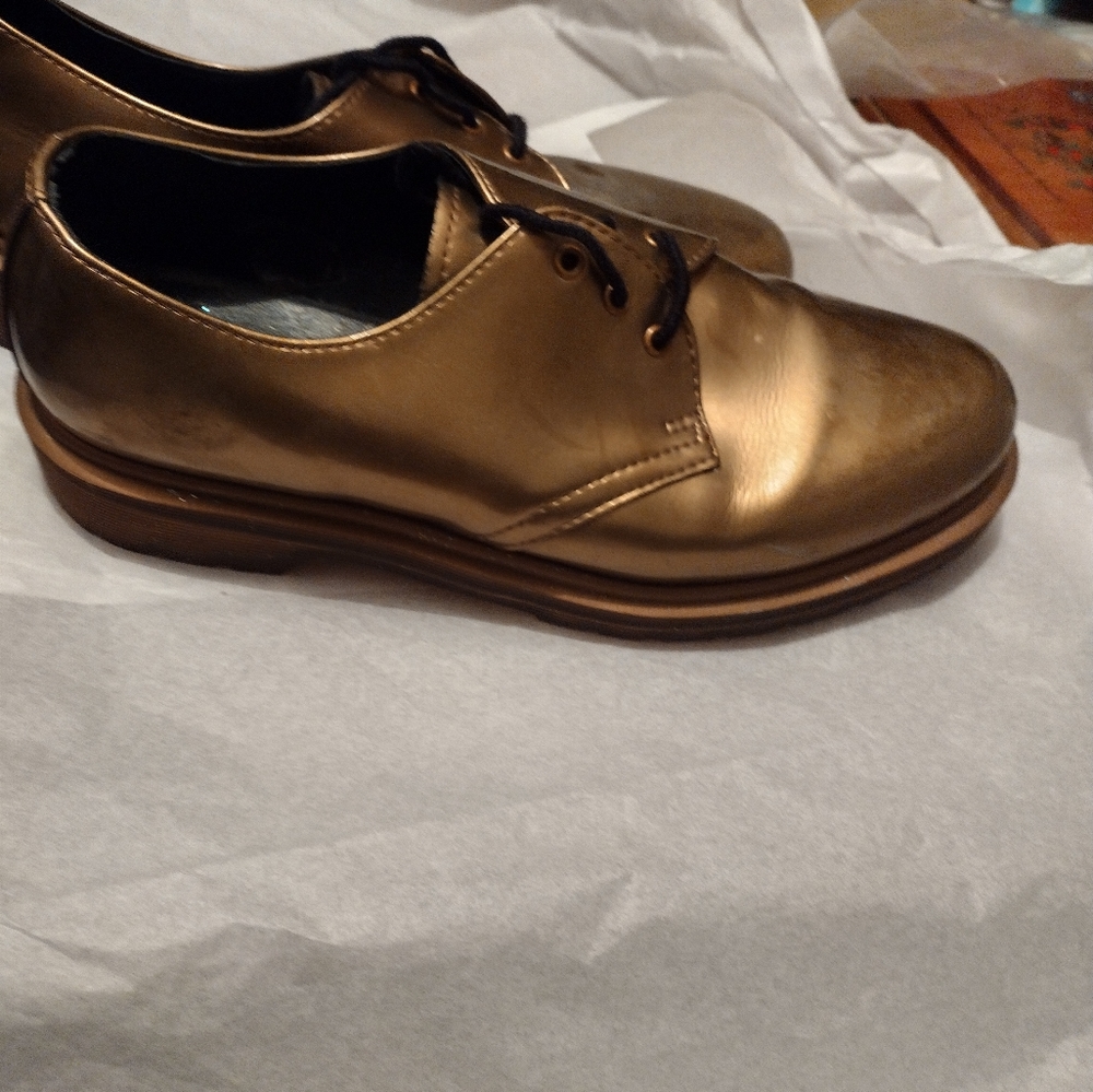 Gold Dr. Martens? Unisex sz M7/9W - Picture 5 of 6